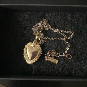 Selena Gomez De una vez locket